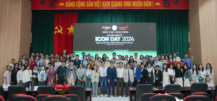 Trường Y Dược, Đại học Đà Nẵng thường xuyên tổ chức hội thảo, tọa đàm để mở rộng cơ hội tìm hiểu, học tập cho sinh viên. Ảnh: website nhà trường 465248403_569251355642311_6620172793680637441_n.jpg