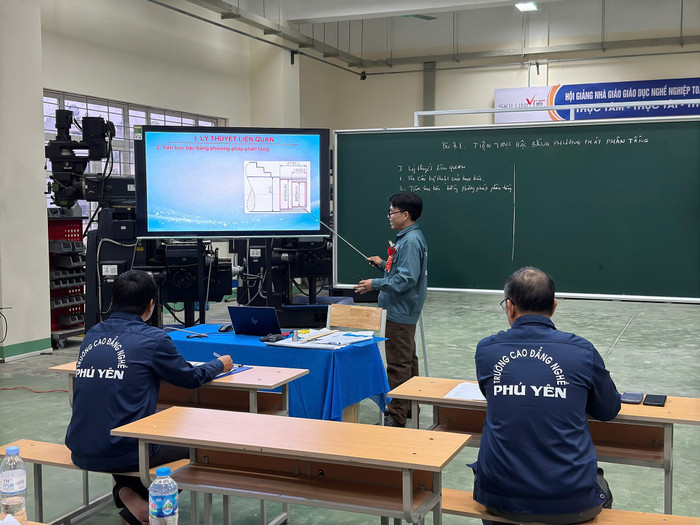 Nhà nước cần ban hành các chính sách khuyến khích tuyển sinh để tạo điều kiện cho giáo dục nghề nghiệp. Ảnh minh họa: Trường Cao đẳng Nghề Phú Yên 465799335_1755984925160086_5118095405716360521_n.jpg