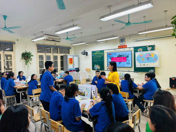 Sách giáo khoa sử dụng hình ảnh sinh động giúp giáo viên có thêm công cụ trực quan để truyền tải kiến thức. Ảnh minh họa: website Trường THCS Chương Dương (Hoàn Kiếm, Hà Nội). 2b1dfbc44681fedfa790.jpg