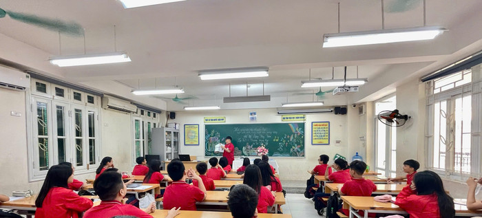 Học sinh có thể dễ dàng hệ thống kiến thức dựa theo sơ đồ hóa trong sách. Ảnh minh họa: NVCC z6498355235863_a88e3fdbed6f65e9542d73c1e3edb472.jpg