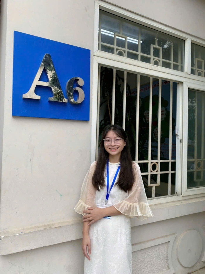 Em Lê Thị Phương Ly - sinh viên ngành Sư phạm Khoa học tự nhiên, Trường Đại học Vinh. Ảnh: NVCC phơng ly.jpg
