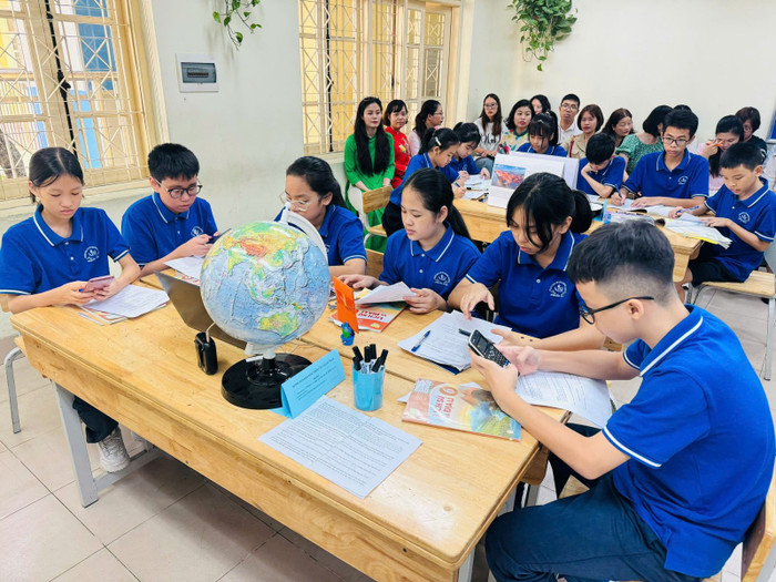 Hình ảnh minh họa, bản đồ, sơ đồ và biểu đồ là công cụ hỗ trợ giúp học sinh lĩnh hội kiến thức địa lí dễ dàng. Ảnh minh họa: website Trường THCS Chương Dương (Hoàn Kiếm, Hà Nội). d2d3fe0a434ffb11a25e.jpg