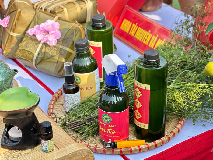 Sản phẩm khoa Tài nguyên môi trường mang đến hội thi IMG_8158.jpg