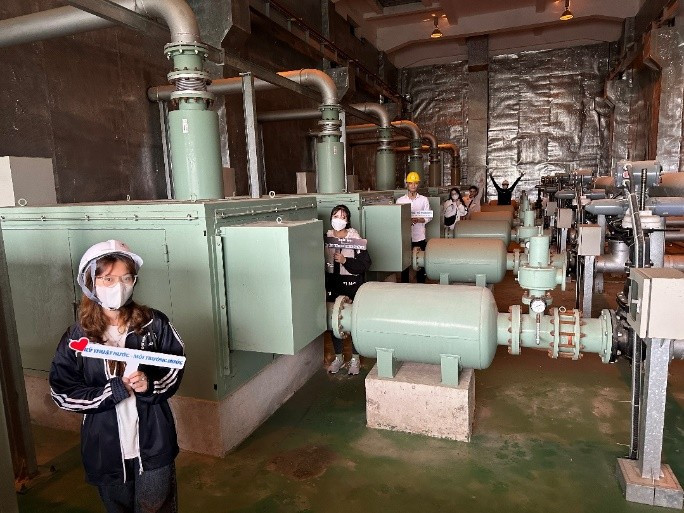 Sinh viên ngành Kỹ thuật Cấp thoát nước, Trường Đại học Xây dựng Hà Nội đi thực tế. Ảnh: NVCC SV ĐH Xây dựng thực tế.jpg