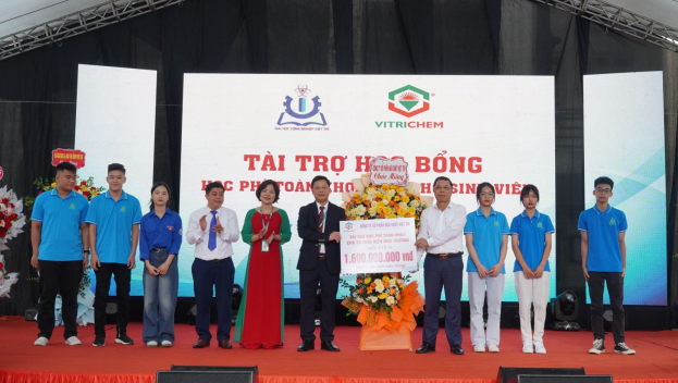 Trường Đại học Công nghiệp Việt Trì (Phú Thọ) xây dựng nhiều học bổng cho sinh viên người dân tộc thiểu số. Ảnh: NVCC phú thọ.png