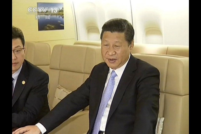 Ông Tập Cận Bình tiếp Tổng thống Kazakhstan ngay trên chuyên cơ của mình. Ông Tập Cận Bình tiếp Tổng thống Kazakhstan ngay trên chuyên cơ của mình.