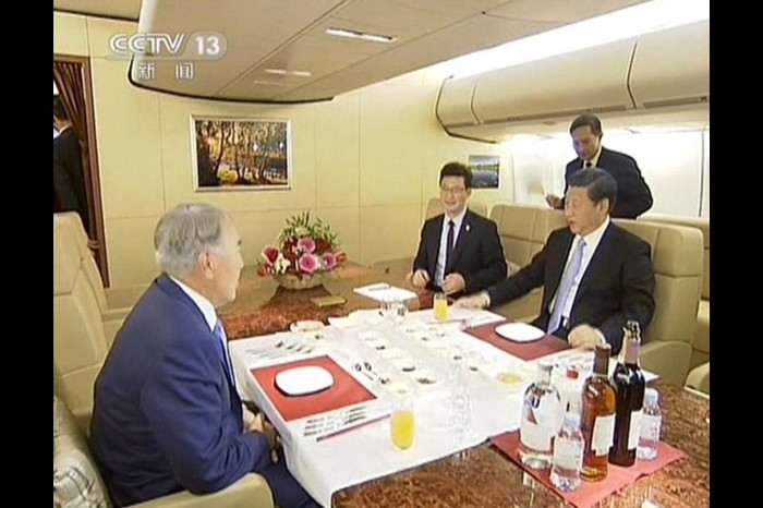 Ăn sáng trên chuyên cơ cùng thượng khách. Ăn sáng trên chuyên cơ cùng thượng khách.