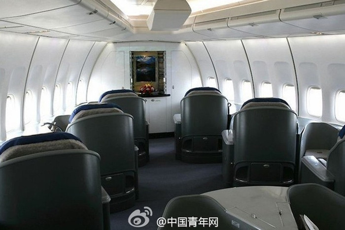 Căn phòng riêng của ông Tập Cận Bình ngay sau buồng lái, phía trước một "hội trường" rộng với nhiều ghế di động. Căn phòng riêng của ông Tập Cận Bình ngay sau buồng lái, phía trước một "hội trường" rộng với nhiều ghế di động.