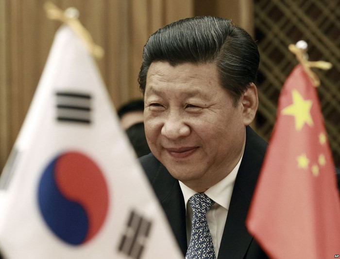 Chủ tịch Tập Cận Bình tại Seoul. Một trong những mục đích chuyến công du Hàn Quốc của ông hồi tuần trước là nhằm lôi kéo Seoul vào một "mặt trận chống Nhật Bản" nhưng bất thành, theo giới phân tích quốc tế. Ảnh: VOA News. Chủ tịch Tập Cận Bình tại Seoul. Một trong những mục đích chuyến công du Hàn Quốc của ông hồi tuần trước là nhằm lôi kéo Seoul vào một "mặt trận chống Nhật Bản" nhưng bất thành, theo giới phân tích quốc tế. Ảnh: VOA News.