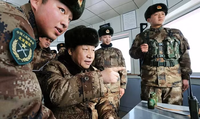 Ông Tập Cận Bình từ khi lên nắm quyền đã theo đuổi đường lối cứng rắn, trong đó chủ nghĩa dân tộc cực đoan đã trở thành công cụ. Ảnh: Ông Tập Cận Bình thị sát quân khu Bắc Kinh. Ông Tập Cận Bình từ khi lên nắm quyền đã theo đuổi đường lối cứng rắn, trong đó chủ nghĩa dân tộc cực đoan đã trở thành công cụ. Ảnh: Ông Tập Cận Bình thị sát quân khu Bắc Kinh.