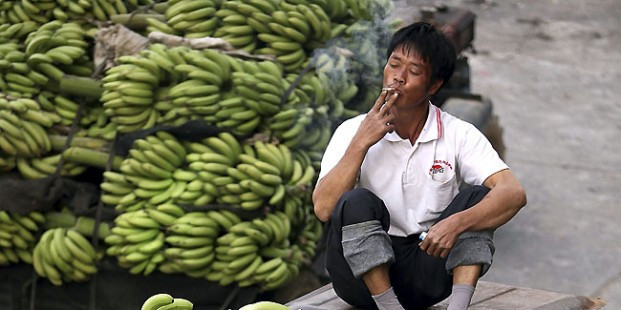 Nông dân trồng chuối Philippines và nền kinh tế nước này đã từng phải lao đao vì những ngón đòn thâm hiểm của Trung Quốc mỗi khi căng thẳng leo thang trên Biển Đông. Nông dân trồng chuối Philippines và nền kinh tế nước này đã từng phải lao đao vì những ngón đòn thâm hiểm của Trung Quốc mỗi khi căng thẳng leo thang trên Biển Đông.