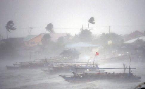 Bão Rammasun đổ bộ vào Philippines. Bão Rammasun đổ bộ vào Philippines.