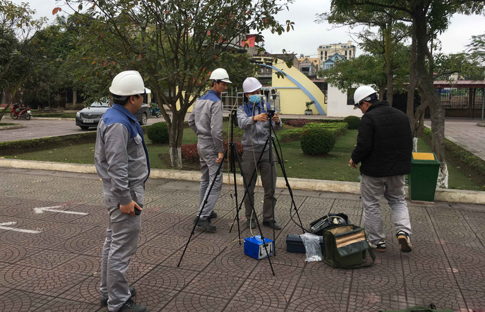 Cơ quan chức năng tiến hành quan trắc môi trường tại trường trung học cơ sở Quán Toan Cơ quan chức năng tiến hành quan trắc môi trường tại trường trung học cơ sở Quán Toan