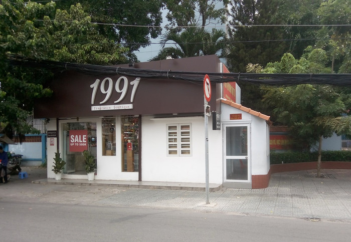 Kios được xác định đất của nhà trường cho Ủy ban phường 15 (quận 10) mượn. (Ảnh: H.L)