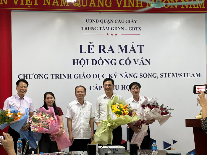 Hội đồng cố vấn giáo dục Kỹ năng sống và STEM cấp tiểu học ra mắt. Hội đồng cố vấn giáo dục Kỹ năng sống và STEM cấp tiểu học ra mắt.