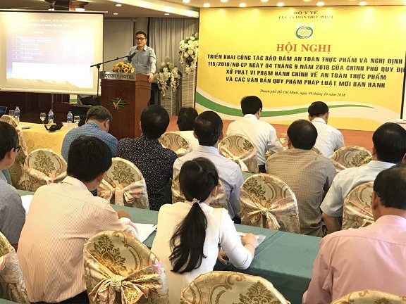 Ông Nguyễn Thanh Phong, Cục trưởng Cục An toàn thực phẩm chủ trì hội nghị.