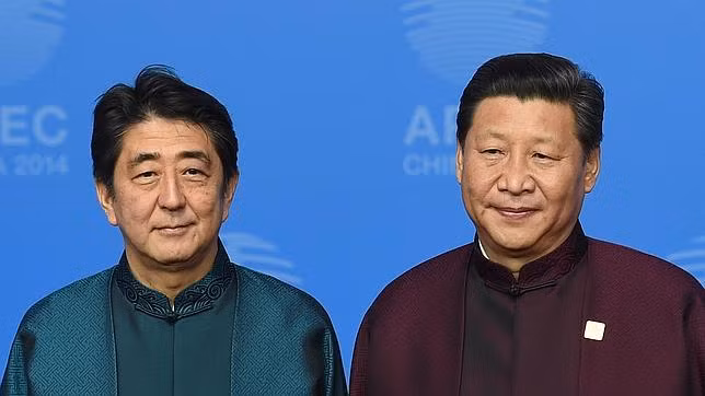 Thủ tướng Nhật Bản Shinzo Abe và Chủ tịch Trung Quốc Tập Cận Bình, ảnh: ABC.ES.