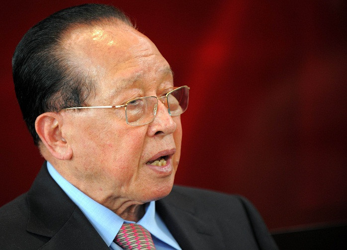 Phó Thủ tướng kiêm Ngoại trưởng Campuchia Hor Namhong. Phó Thủ tướng kiêm Ngoại trưởng Campuchia Hor Namhong.