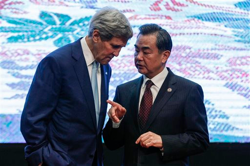 Ngoại trưởng Mỹ John Kerry và người đồng cấp Trung Quốc Vương Nghị, ảnh: Inquirer. Ngoại trưởng Mỹ John Kerry và người đồng cấp Trung Quốc Vương Nghị, ảnh: Inquirer.