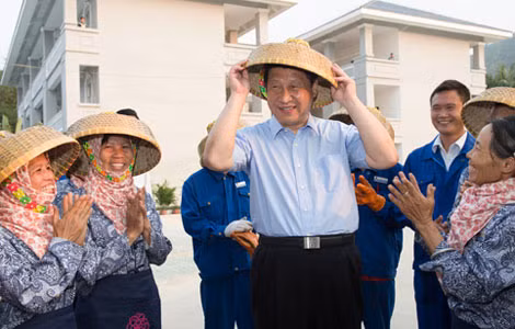 Ông Tập Cận Bình thăm làng chài Đàm Môn tháng Tư năm 2013. Ảnh: China Daily.