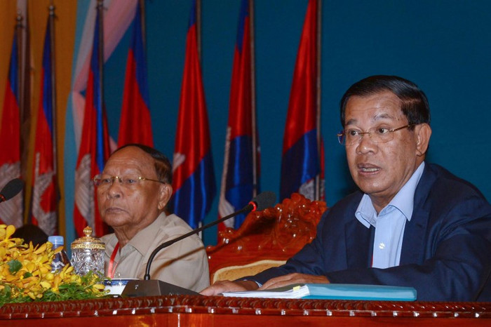 Chủ tịch Quốc hội Campuchia Heng Samrin và Thủ tướng Hun Sen. Ảnh: Khem Sovannara/The Cambodia Daily. Chủ tịch Quốc hội Campuchia Heng Samrin và Thủ tướng Hun Sen. Ảnh: Khem Sovannara/The Cambodia Daily.