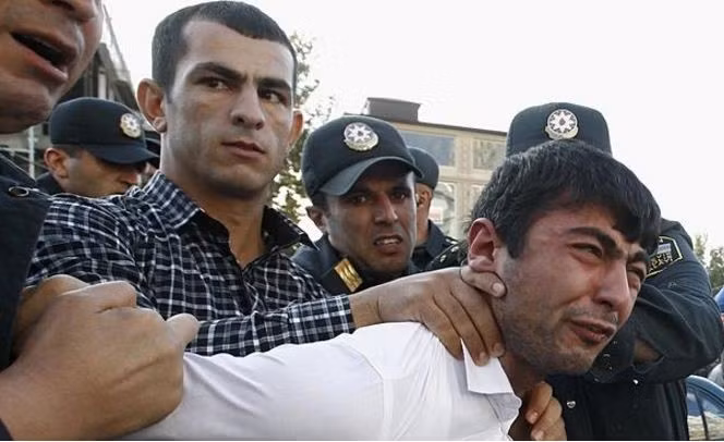 Chính quyền Azerbaijan đàn áp người biểu tình. Ảnh: Reuters.