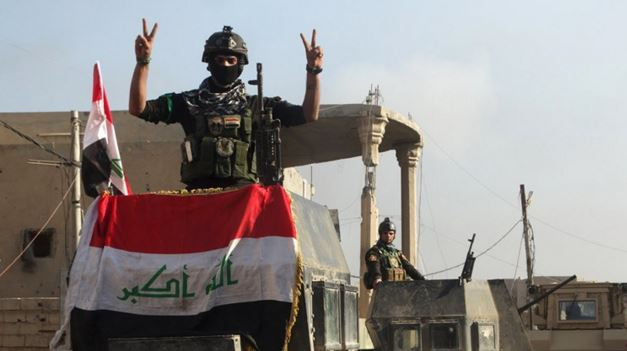 Một người lính Iraq tại Ramadi sau khi tái chiếm được từ tay lực lượng khủng bố, ảnh: Reuters. Một người lính Iraq tại Ramadi sau khi tái chiếm được từ tay lực lượng khủng bố, ảnh: Reuters.