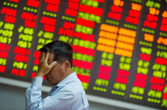 Diễn biến thị trường chứng khoán Trung Quốc gần đây khiến cho nhiều người tin rằng nền kinh tế Trung Quốc đang yếu đi. Ảnh: pbs.org. Diễn biến thị trường chứng khoán Trung Quốc gần đây khiến cho nhiều người tin rằng nền kinh tế Trung Quốc đang yếu đi. Ảnh: pbs.org.
