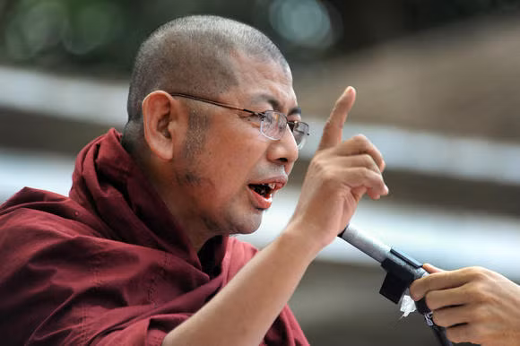 Tu sĩ U Pamaukka thuộc tổ chức Ma Ba Tha được cho là có màu sắc chính trị dân tộc cực đoan ở Myanmar, ảnh: Stever Tickner/Nikkei Asian Review.