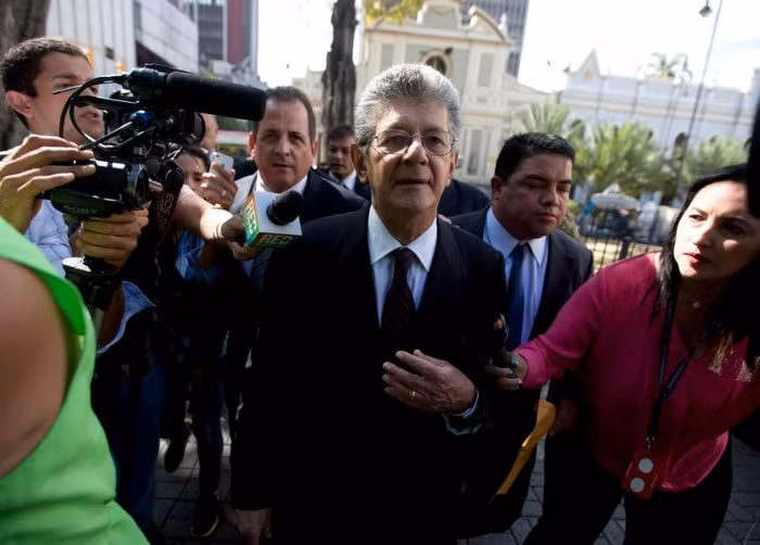 Tân Chủ tịch Quốc hội Venezuela Ramos Allup nhậm chức hôm qua, ảnh: AP. Tân Chủ tịch Quốc hội Venezuela Ramos Allup nhậm chức hôm qua, ảnh: AP.