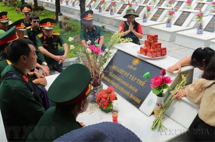Các cựu binh, thân nhân liệt sỹ trung đoàn 356 đến tri ân, tưởng nhớ các liệt sỹ trung đoàn 356 đã hy sinh trong cuộc chiến đấu bảo vệ biên giới phía Bắc. (Ảnh: Hoàng Hiếu/TTXVN) 173f89823c-f40f-443c-83b4-63ec8fd7c251-1708157950.jpg