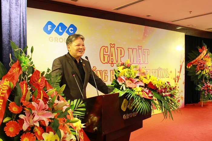 Ông Hà Hùng Cường cho biết, bắt đầu làm Thứ trưởng từ năm 1998, trải qua các chức vụ Bí thư Tỉnh ủy Quảng Bình, Bộ trưởng Bộ Tư pháp là gần 30 năm nhưng ông chưa được hưởng bất kỳ một chính sách nào về nhà ở, đất đai của Trung ương cũng như của Quảng Bình. Ông Hà Hùng Cường cho biết, bắt đầu làm Thứ trưởng từ năm 1998, trải qua các chức vụ Bí thư Tỉnh ủy Quảng Bình, Bộ trưởng Bộ Tư pháp là gần 30 năm nhưng ông chưa được hưởng bất kỳ một chính sách nào về nhà ở, đất đai của Trung ương cũng như của Quảng Bình.