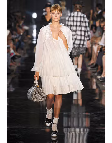 Mẫu thiết kế của hãng John Galliano Xuân 2012 Mẫu thiết kế của hãng John Galliano Xuân 2012