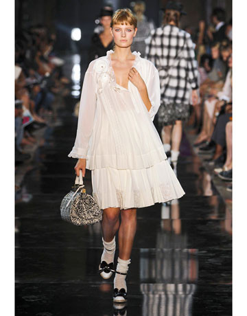 Mẫu thiết kế của hãng John Galliano Xuân 2012 Mẫu thiết kế của hãng John Galliano Xuân 2012