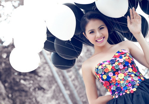 Người đẹp cho biết, vì khối lượng công việc quá nhiều, nên mới đây cô phải tiếc nuối nói lời từ chối làm MC và hát trong chương trình Hoa hậu quốc tế người Việt tại Mỹ trong tháng 8 này, dù ban tổ chức rất nhiệt tình.