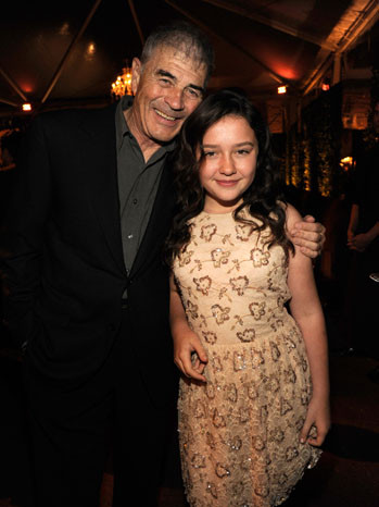 Hai ngôi sao của “Descendants” Robert Forster và Amara Miller. Hai ngôi sao của “Descendants” Robert Forster và Amara Miller. Ảnh: Hollywood Reporter.