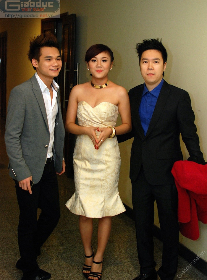 Có nhiều thông tin cho rằng hai người tung tin có tình cảm chỉ là để PR cho lĩnh vực âm nhạc, nhưng khi nhìn thấy hai người công khai chăm sóc nhau rất tình cảm thì mọi hoài nghi đã được xóa tan hoàn toàn. Có nhiều thông tin cho rằng hai người tung tin có tình cảm chỉ là để PR cho lĩnh vực âm nhạc, nhưng khi nhìn thấy hai người công khai chăm sóc nhau rất tình cảm thì mọi hoài nghi đã được xóa tan hoàn toàn.