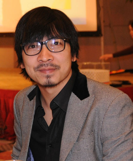 Theo đạo diễn Đỗ Thanh Hải, Xuân Bắc (ảnh trên) đã chủ động "làm nền" để tôn bạn diễn Đinh Tiến Dũng (ảnh dưới) trong Hỏi xoáy đáp xoay. Theo đạo diễn Đỗ Thanh Hải, Xuân Bắc (ảnh trên) đã chủ động "làm nền" để tôn bạn diễn Đinh Tiến Dũng (ảnh dưới) trong Hỏi xoáy đáp xoay.