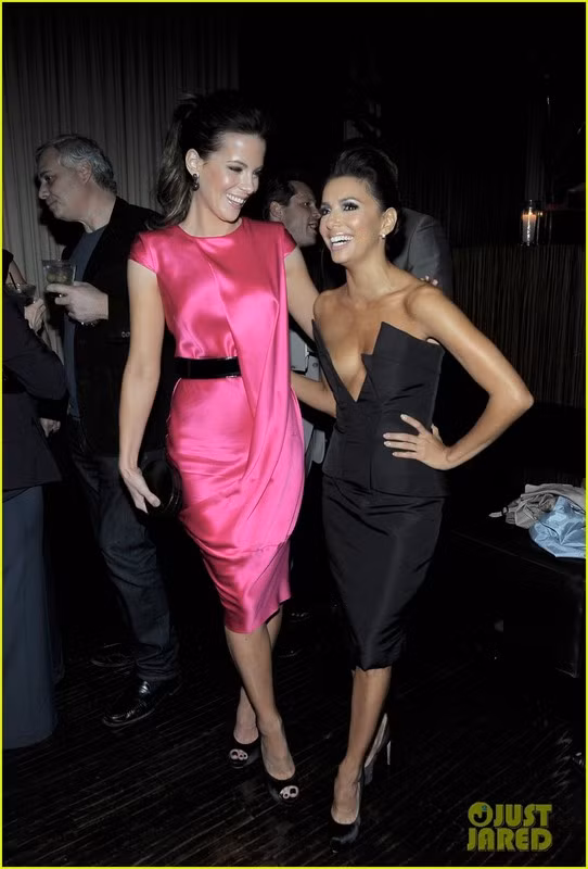 Kate Beckinsale “đọ dáng” cùng Eva Longoria.