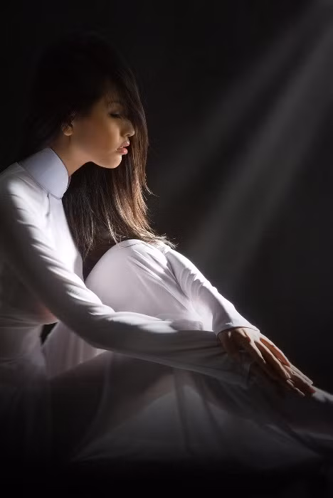 >> Áo dài khoe nét xuân thì - ai hơn Mai Phương Thúy?