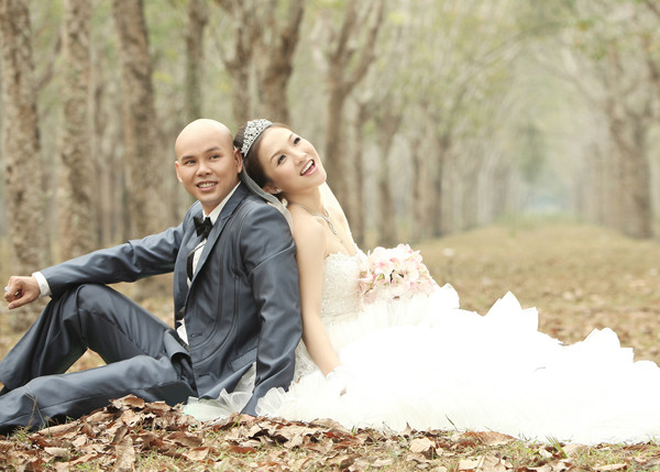 Nam ca sĩ có những khoảnh khắc ngọt ngào, khó quên bên người vợ xinh đẹp.