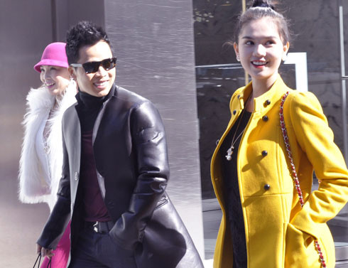 Ngọc Trinh vàng rực trên đường phố New York ảnh 4 Vũ Khắc Tiệp (giữa) – Giám đốc công ty Venus cho biết, anh cùng các người đẹp qua New York tìm hiểu xu hướng thời trang năm nay. Đồng thời anh cùng một số người mẫu và tìm nhà thiết kế Mỹ về tham dự “Đêm hội chân dài 6” diễn ra vào tháng 5.