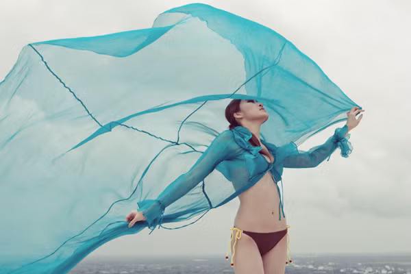 Phạm Anh Thư khoe đường cong ảnh 4