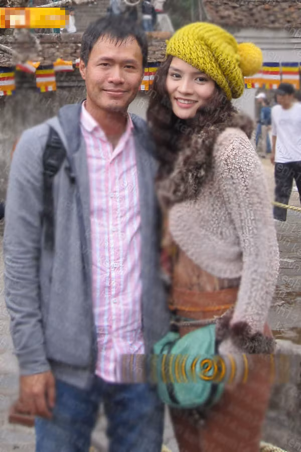 Rò rỉ ảnh Vũ Thu Phương với chồng đi chùa Hương ảnh 5