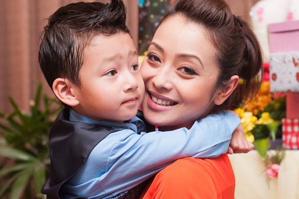 Jennifer - Quang Dũng tổ chức sinh nhật cho con trai ảnh 2 Dịp Tết vừa qua, Hoa hậu châu Á tại Mỹ dự định đưa con trai về nước thăm ông bà nội, tuy nhiên vì
