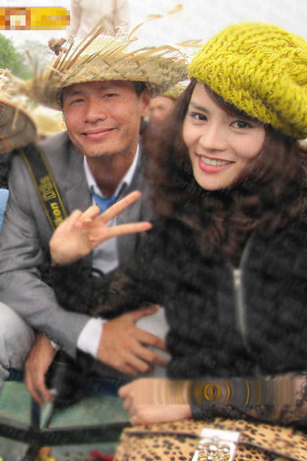 Rò rỉ ảnh Vũ Thu Phương với chồng đi chùa Hương ảnh 1