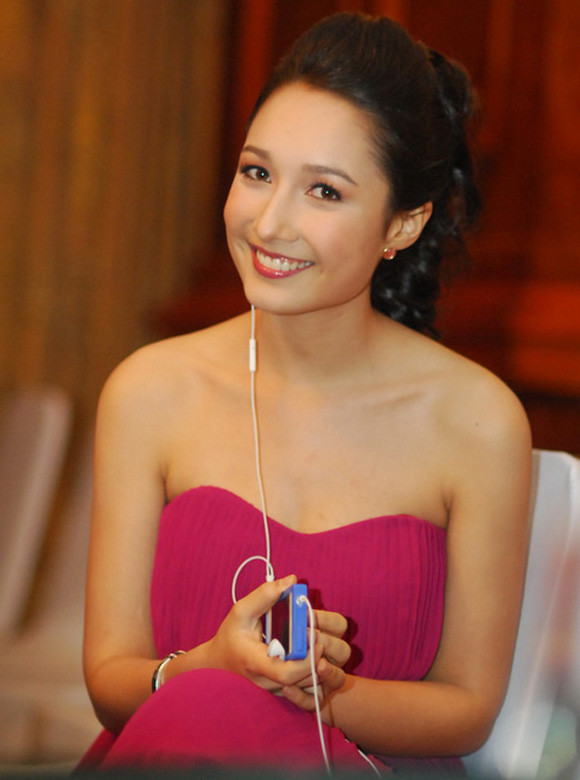 Cô con gái xinh đẹp của diva Mỹ Linh sẽ tham gia đêm hòa nhạc Trái tim yêu thương từ Thanh Bùi và các thành viên của tổ chức từ thiện Heart Reach Australia. Anna Trương vừa giành được giải Ca sĩ triển vọng của giải thưởng Video âm nhạc Việt cách đây không lâu nên đang khá "đắt show", tuy vậy cô rất chọn lọc chương trình tham gia vì vẫn ưu tiên việc học (Theo Ngôi Sao)