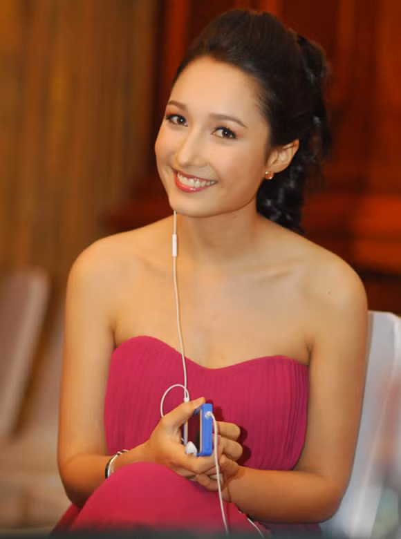 Cô con gái xinh đẹp của diva Mỹ Linh sẽ tham gia đêm hòa nhạc Trái tim yêu thương từ Thanh Bùi và các thành viên của tổ chức từ thiện Heart Reach Australia. Anna Trương vừa giành được giải Ca sĩ triển vọng của giải thưởng Video âm nhạc Việt cách đây không lâu nên đang khá "đắt show", tuy vậy cô rất chọn lọc chương trình tham gia vì vẫn ưu tiên việc học (Theo Ngôi Sao)