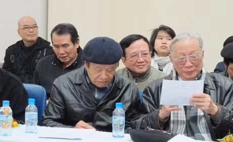 Các nhạc sĩ trong buổi gặp mặt sáng 16/2