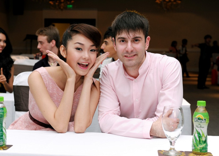 Minh Hằng và Atanas Georgiev Malamov, số báo danh 10 Minh Hằng và Atanas Georgiev Malamov, số báo danh 10